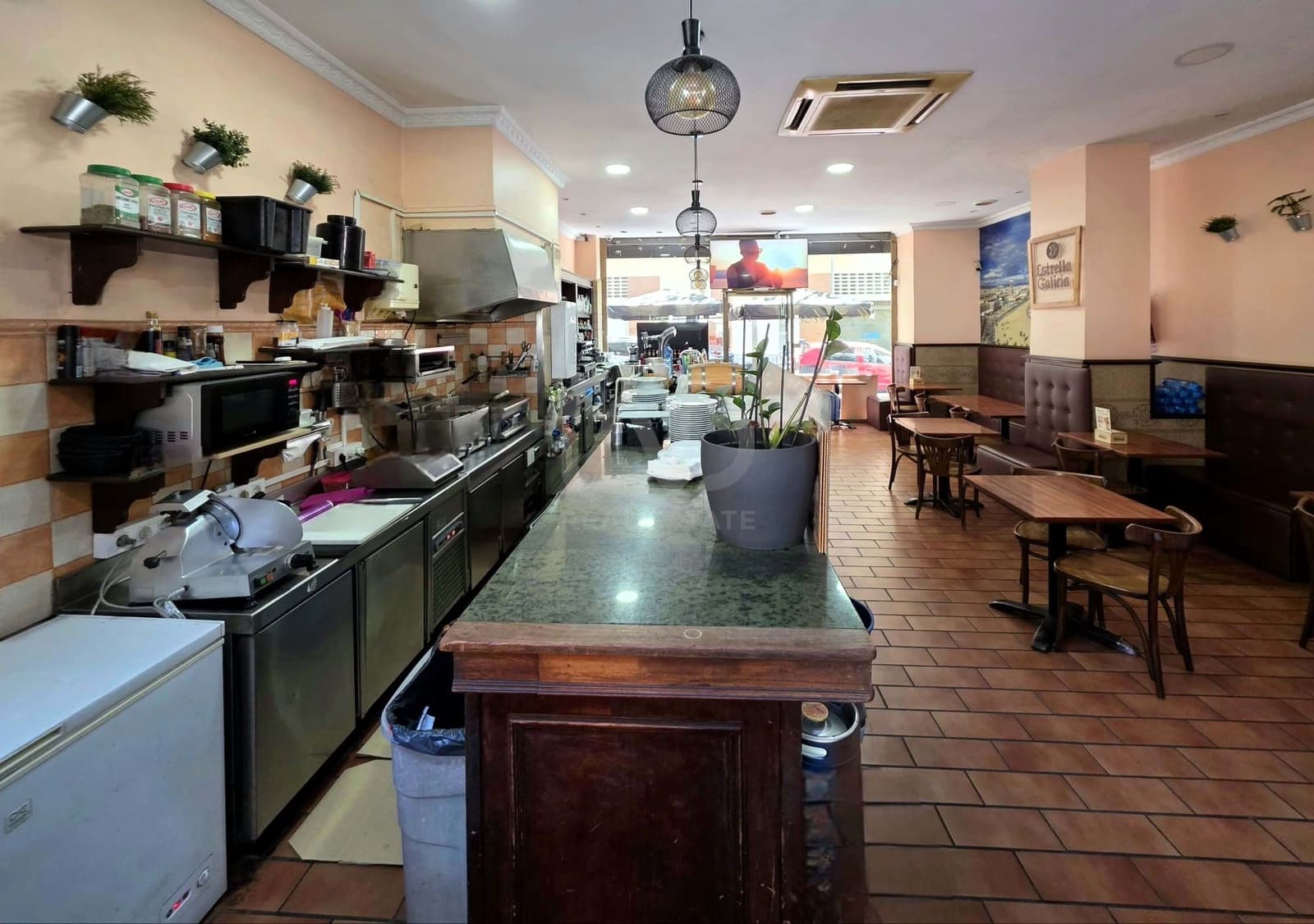 Erhverv til salg i Barcelona by - € 63.000 (Ref: 9987650)