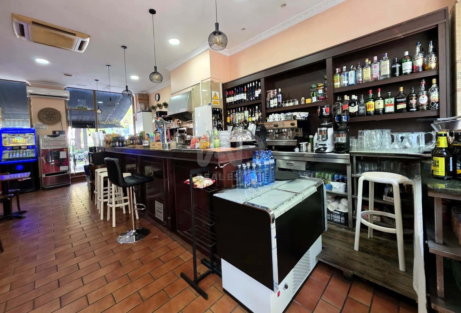Erhverv til salg i Barcelona by - € 63.000 (Ref: 9987650)