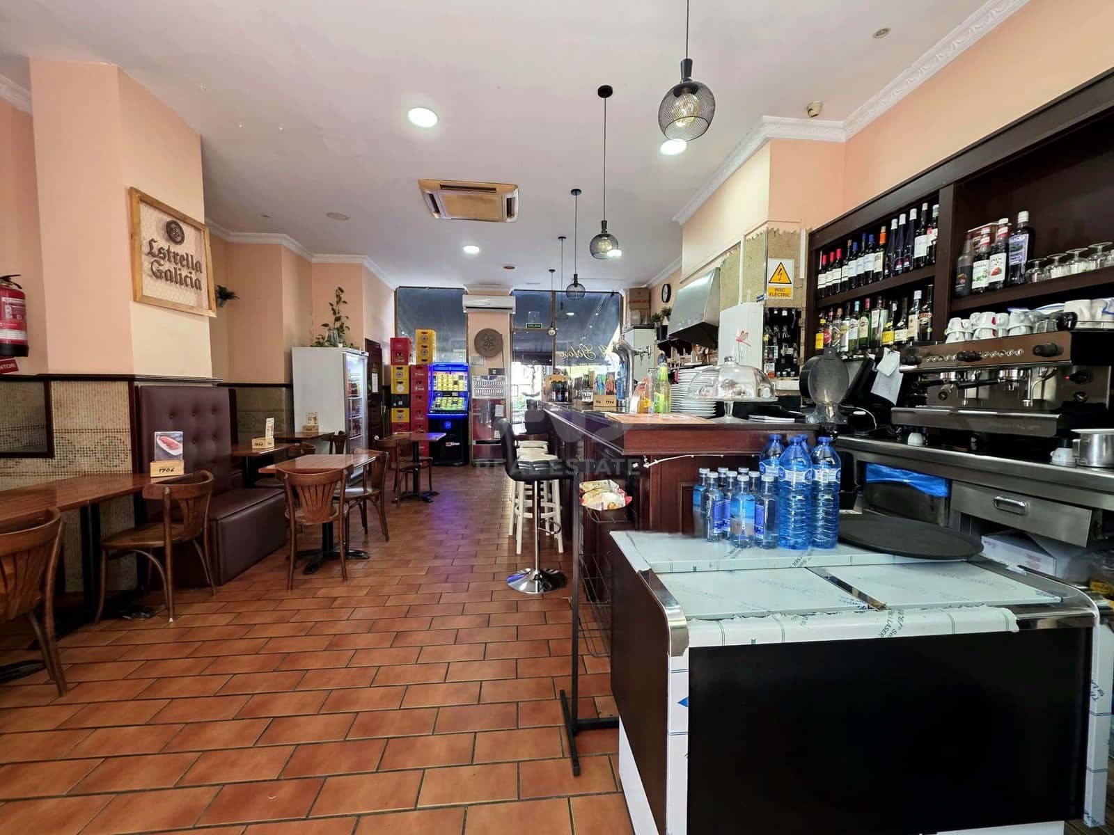 Erhverv til salg i Barcelona by - € 63.000 (Ref: 9987650)
