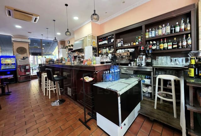 Local Comercial en Barcelona ciudad en venta - 63.000 € (Ref: 9987650)