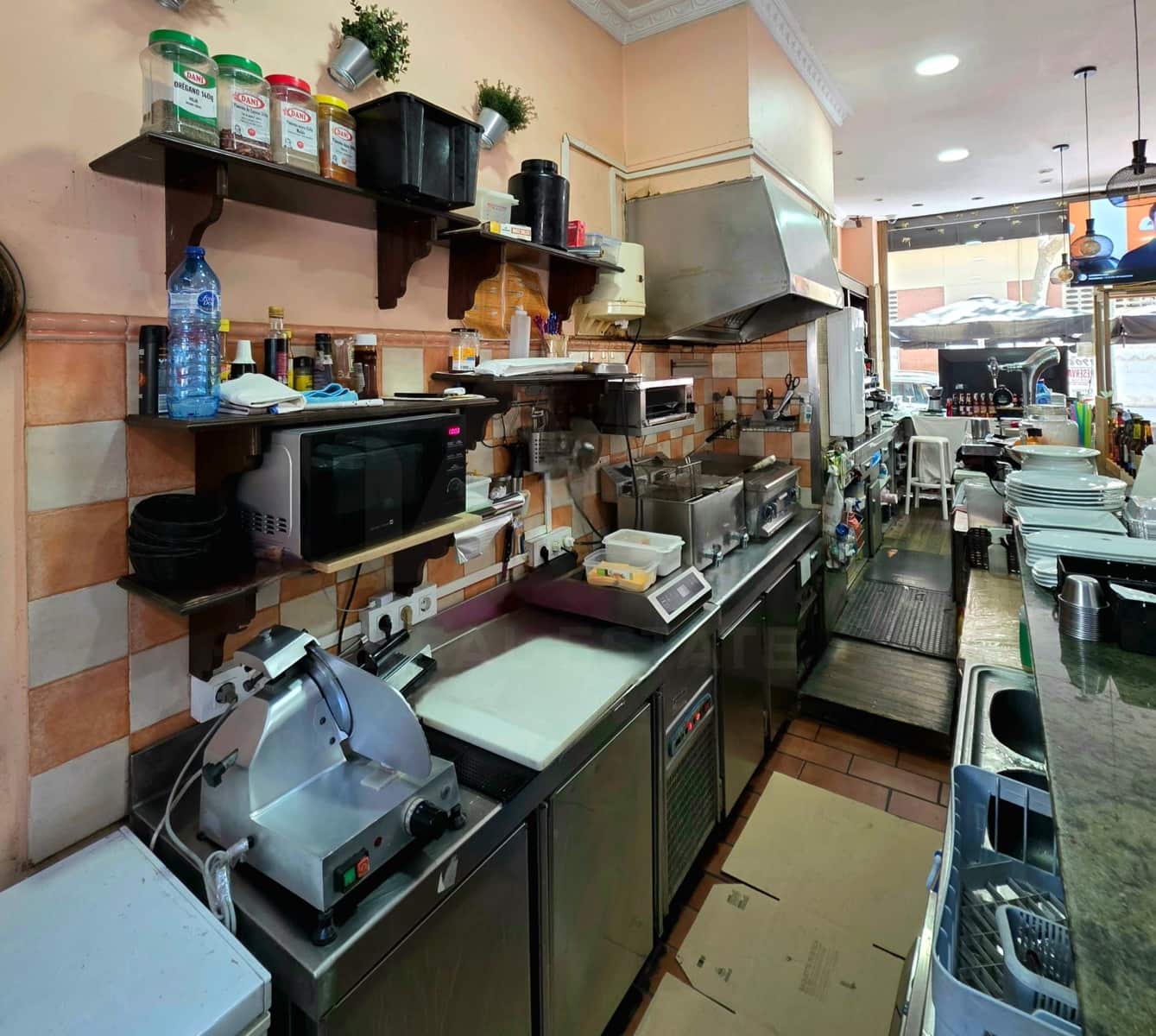 Commercial for sale in Barcelona city - € 63,000 (Ref: 9987650)