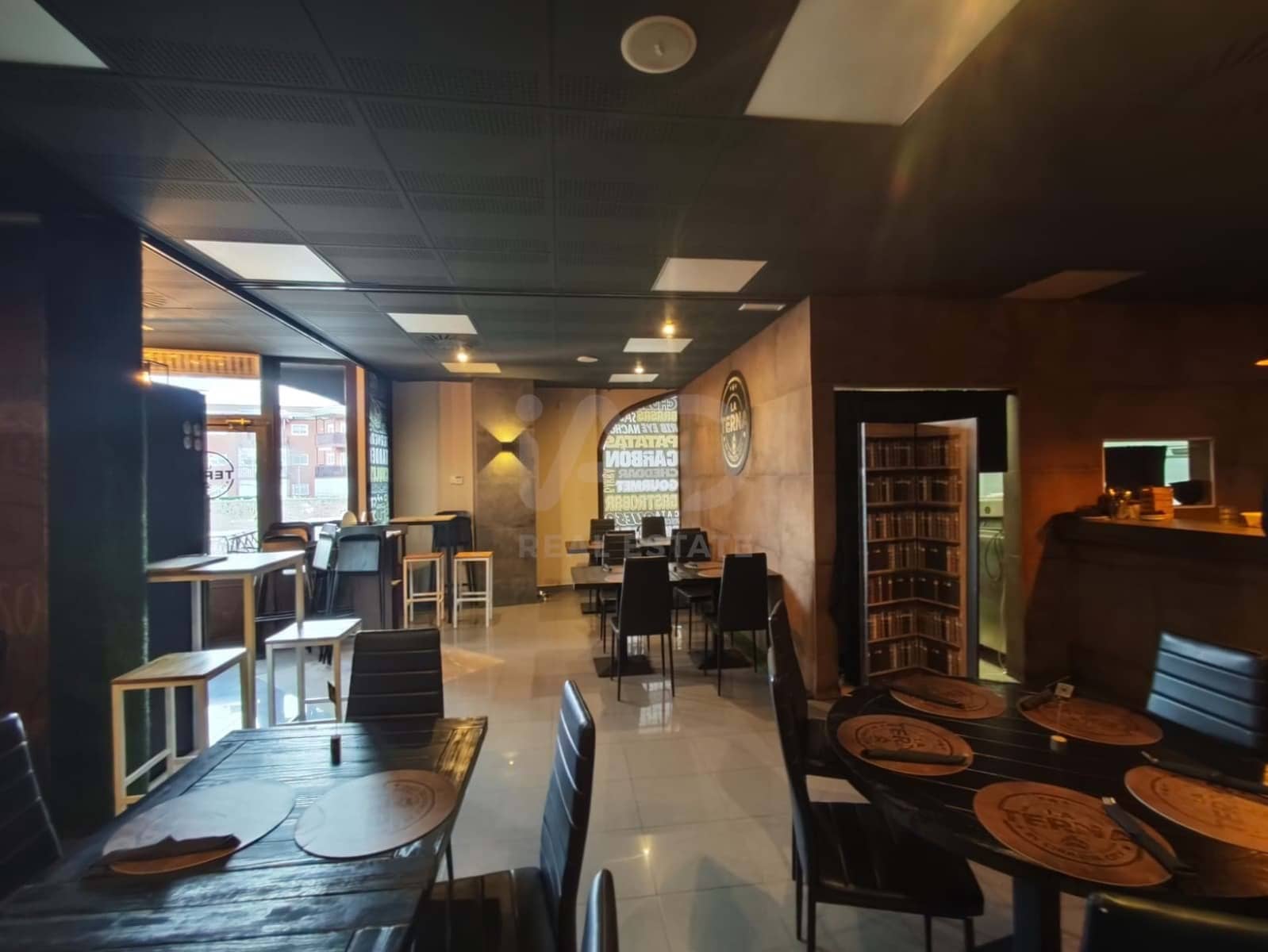 Erhverv til leje i Madrid by - € 2.100 (Ref: 9987652)