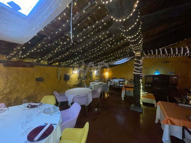 Erhverv til leje i Madrid by - € 1.200 (Ref: 9987653)