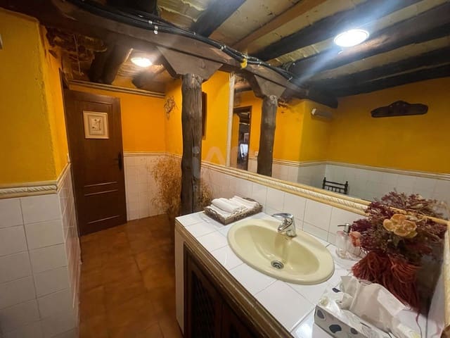 Erhverv til leje i Madrid by - € 1.200 (Ref: 9987653)