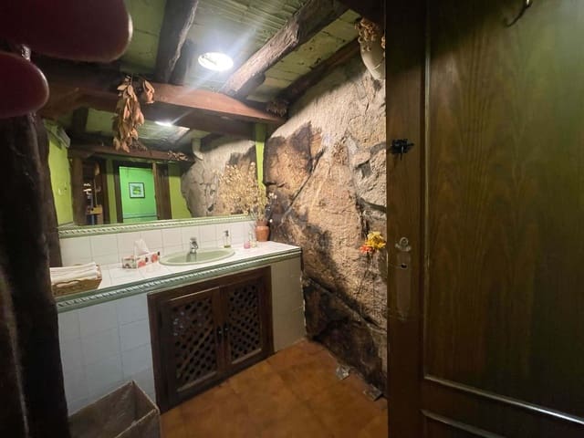 Erhverv til leje i Madrid by - € 1.200 (Ref: 9987653)
