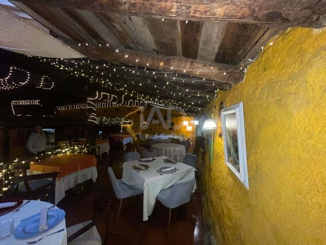 Erhverv til leje i Madrid by - € 1.200 (Ref: 9987653)