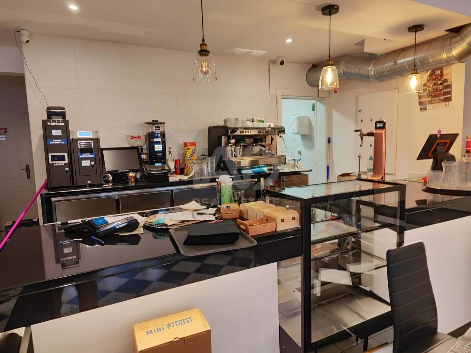 Comercial para arrendar em Madrid cidade - 1 500 € (Ref: 9987654)