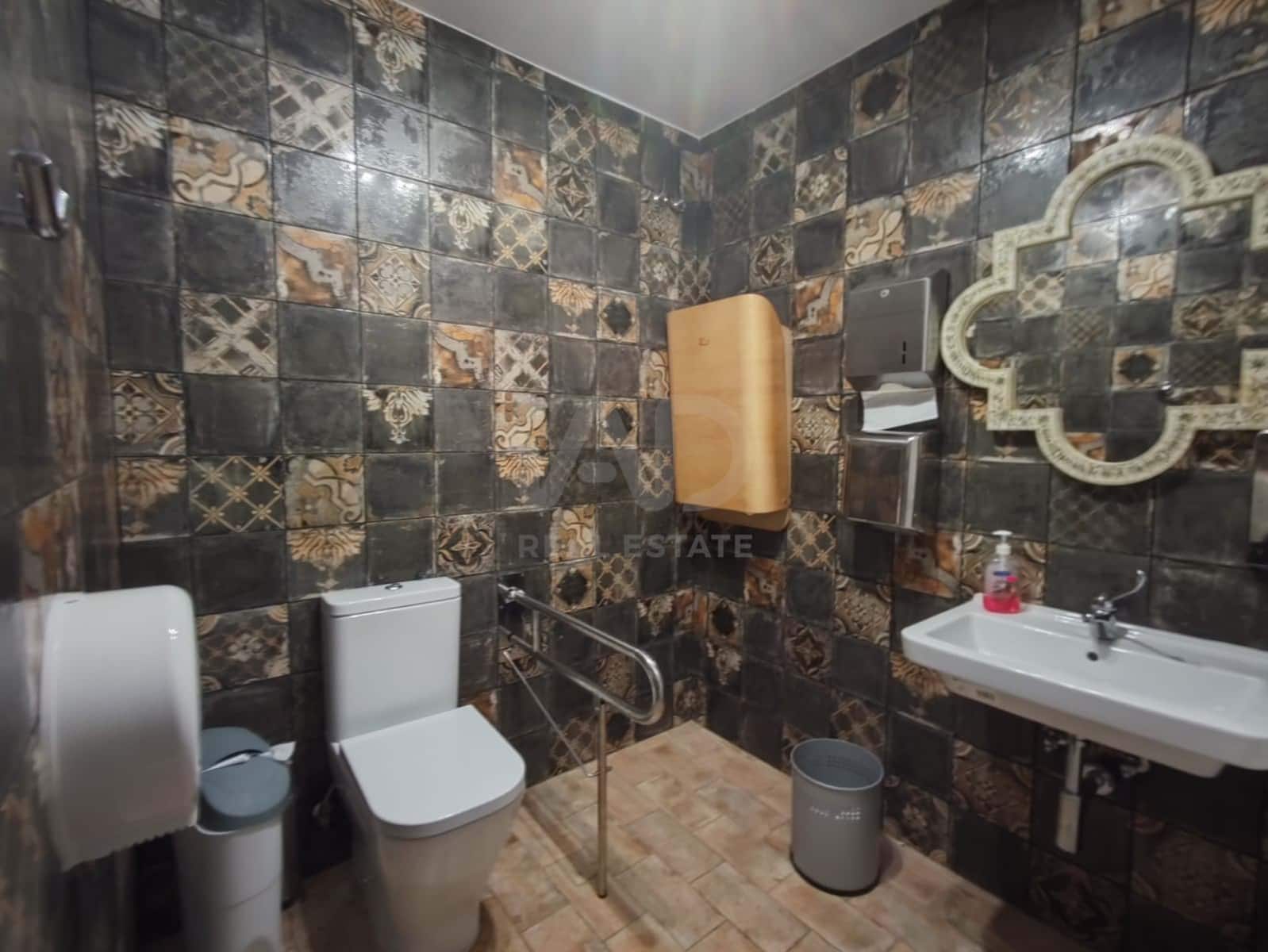 Comercial para arrendar em Madrid cidade - 1 500 € (Ref: 9987654)