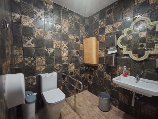 Commercieel te huur in Madrid stad - € 1.500 (Ref: 9987654)