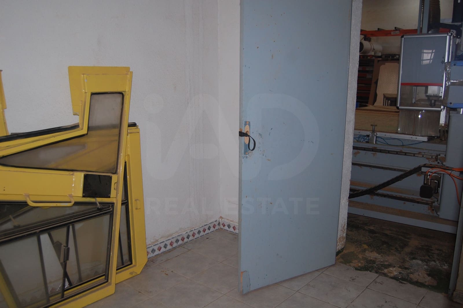 3 bedroom Commercial for sale in Humanes de Madrid - € 269,990 (Ref: 9987655)