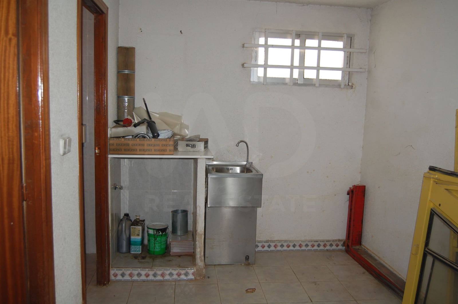 3 bedroom Commercial for sale in Humanes de Madrid - € 269,990 (Ref: 9987655)