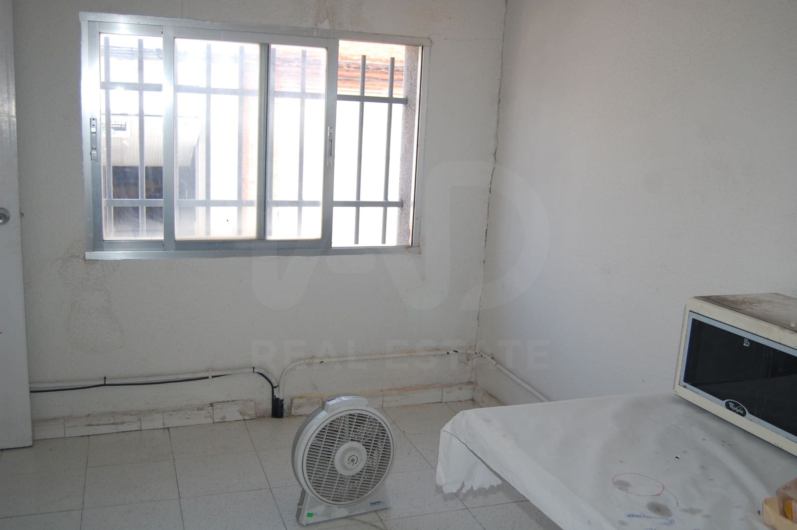 3 bedroom Commercial for sale in Humanes de Madrid - € 269,990 (Ref: 9987655)