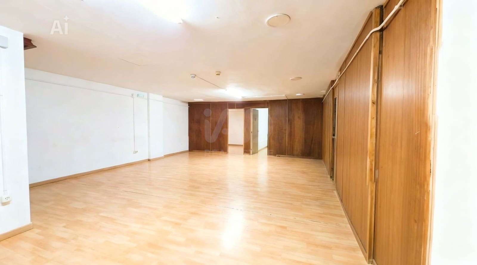 Erhverv til salg i Barcelona by - € 309.000 (Ref: 9987656)