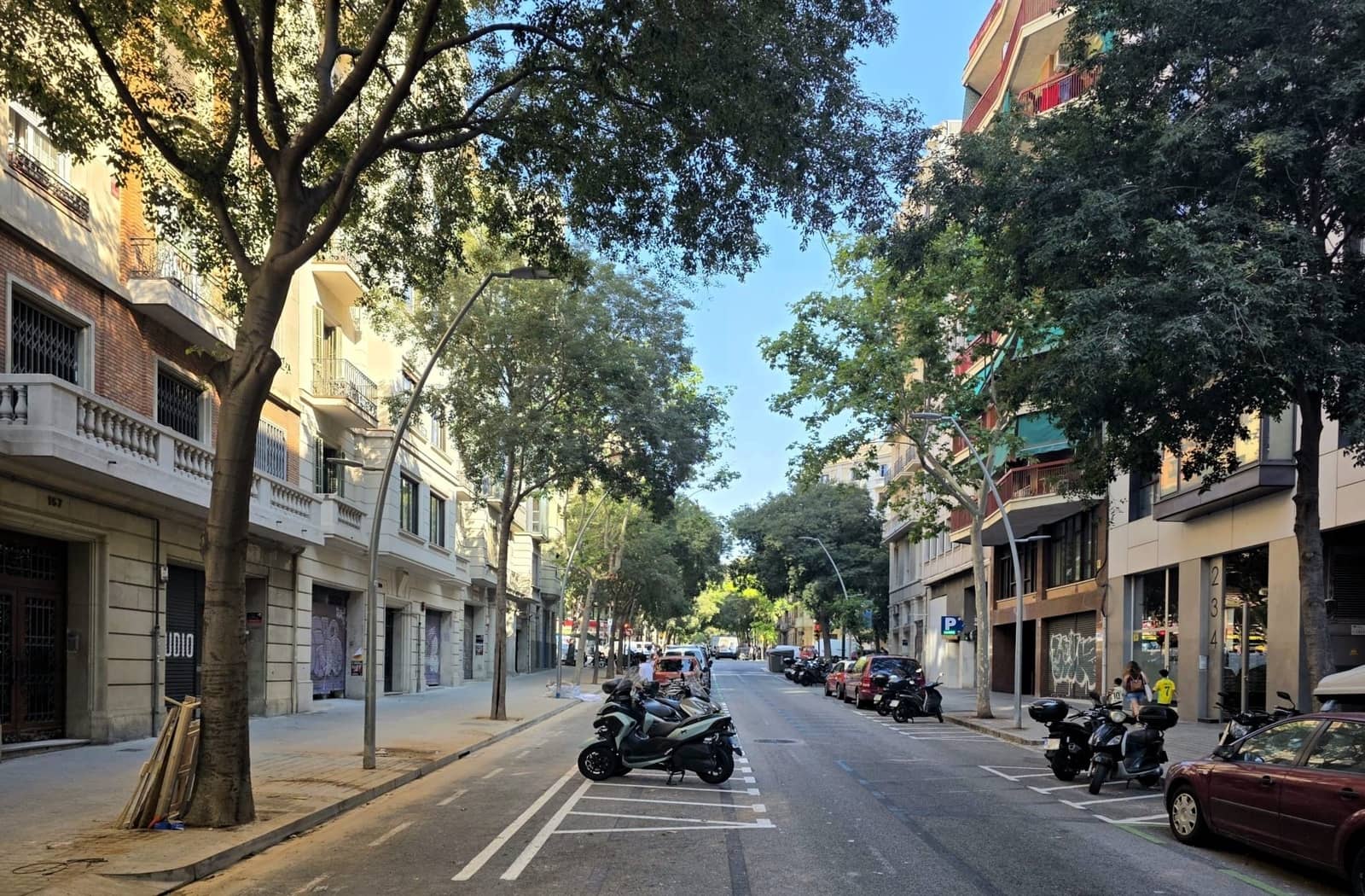 Erhverv til salg i Barcelona by - € 309.000 (Ref: 9987656)