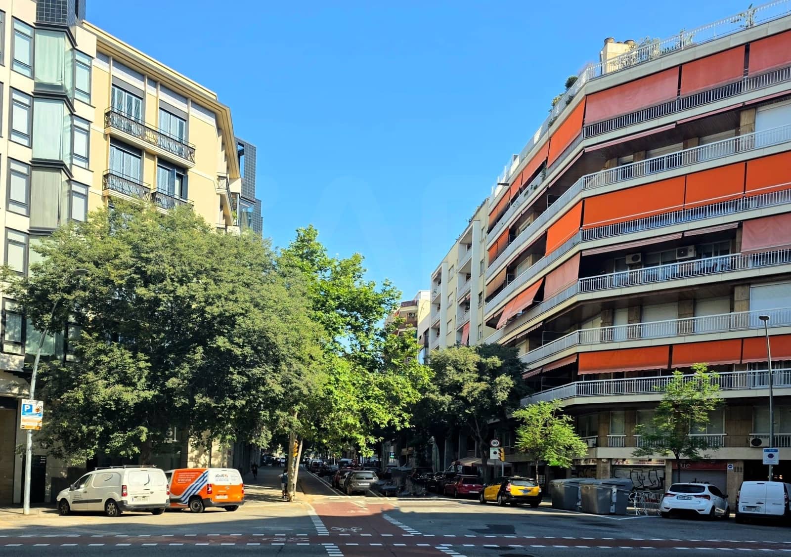 Erhverv til salg i Barcelona by - € 309.000 (Ref: 9987656)