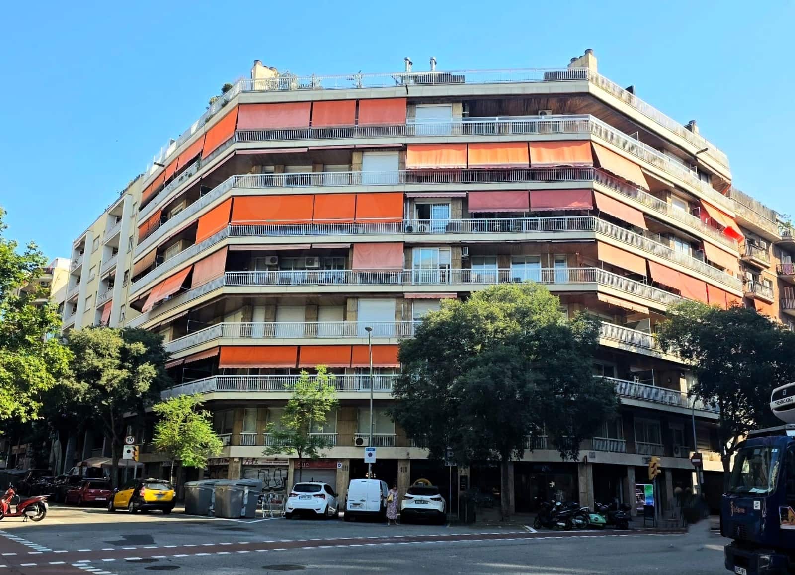 Erhverv til salg i Barcelona by - € 309.000 (Ref: 9987656)