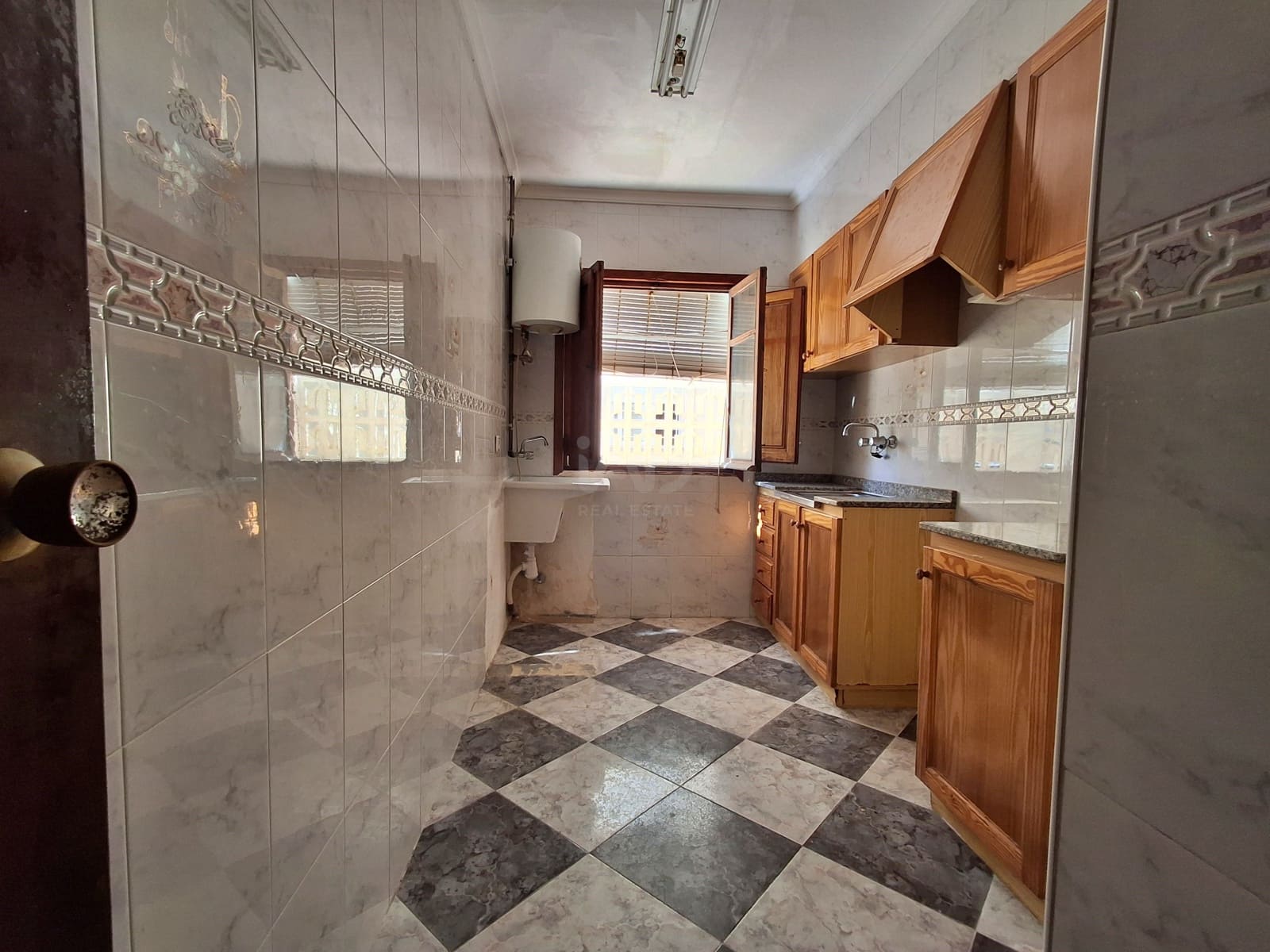 Chalet de 2 habitaciones en València ciudad en venta - 179.000 € (Ref: 9987657)