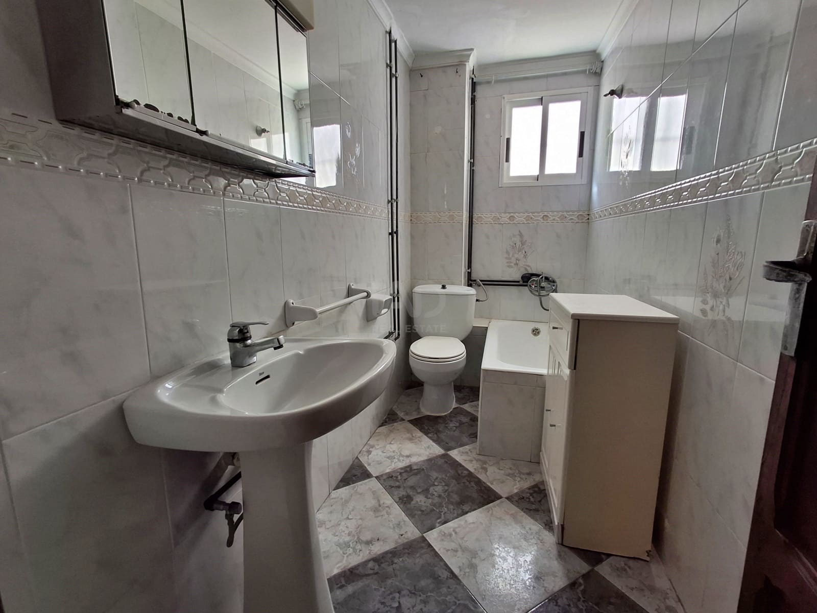 Chalet de 2 habitaciones en València ciudad en venta - 179.000 € (Ref: 9987657)