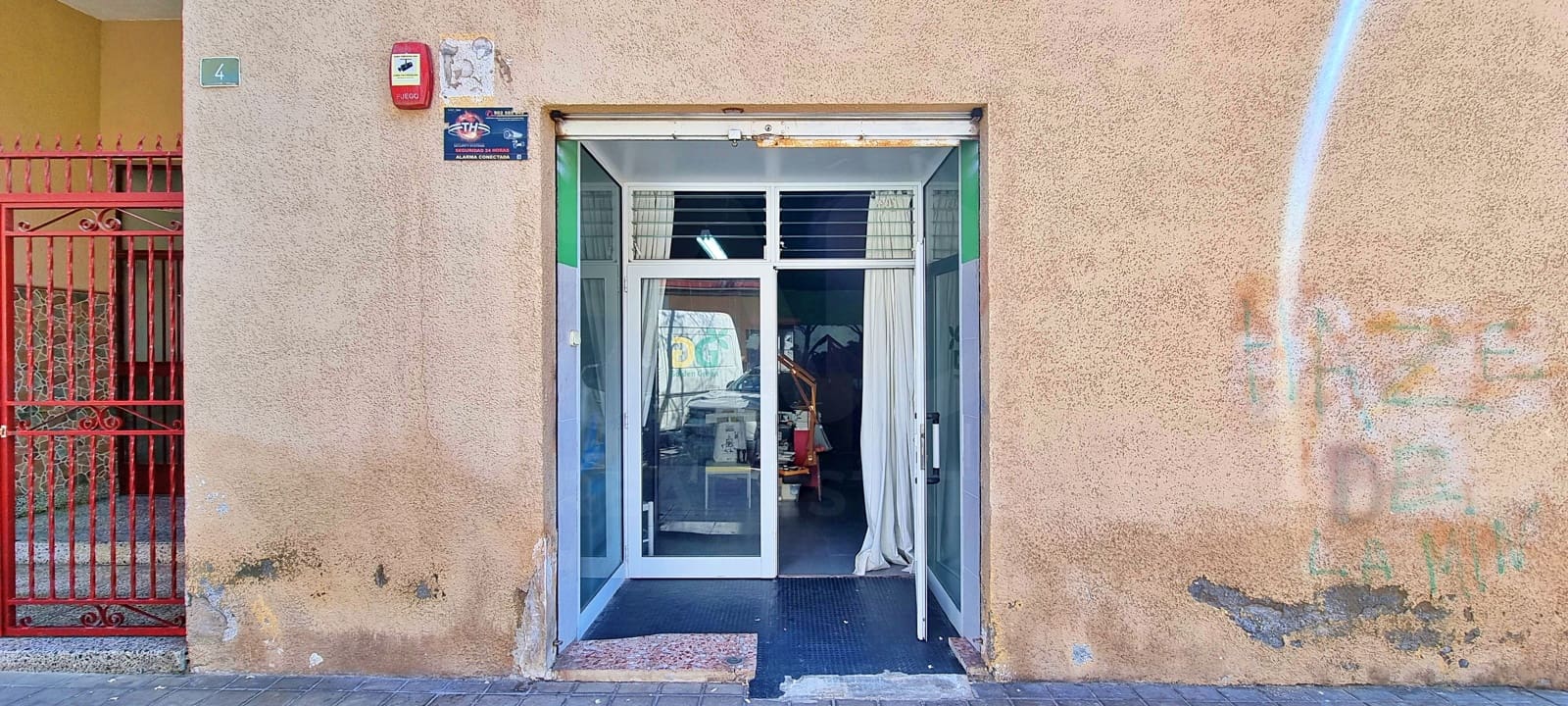 2 bedroom Commercial for sale in Alicante / Alacant city - € 72,000 (Ref: 9987658)