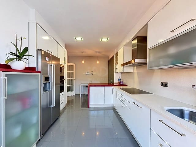 6 soveværelse Villa til salg i Pontevedra by med garage - € 865.000 (Ref: 9987660)