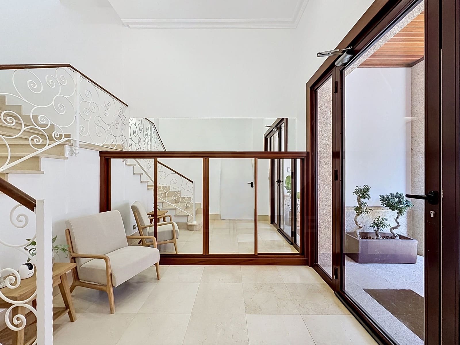 6 bedroom Villa for sale in Cambados with garage - € 865,000 (Ref: 9987660)