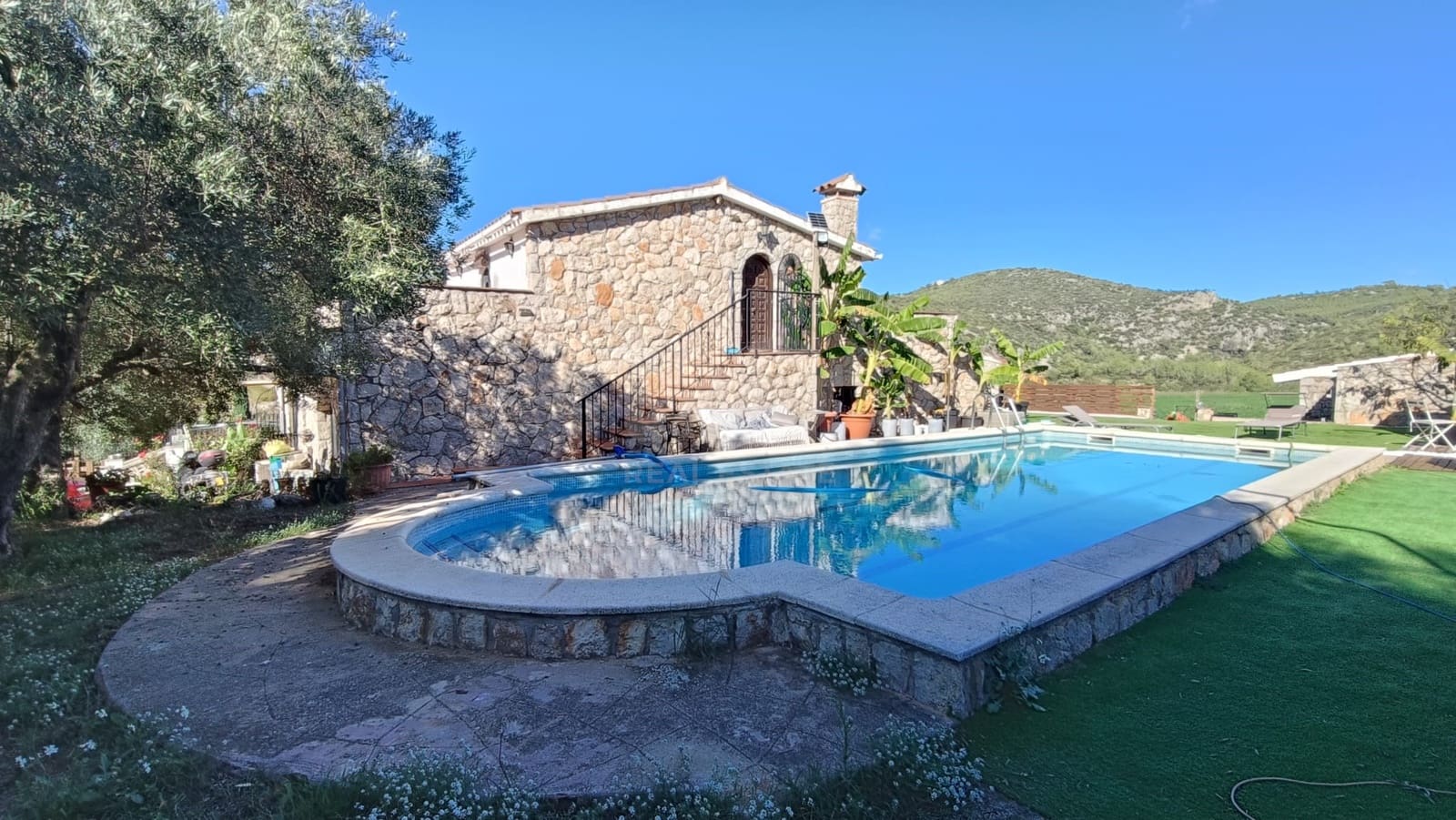 4 sypialnia Willa na sprzedaż w Miasto Barcelona z basenem garażem - 729 000 € (Ref: 9987669)