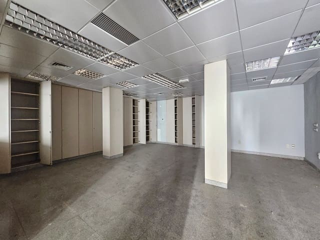 Commercial for sale in Granada city - € 90,000 (Ref: 9987672)