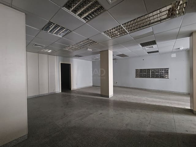 Commercial for sale in Granada city - € 90,000 (Ref: 9987672)