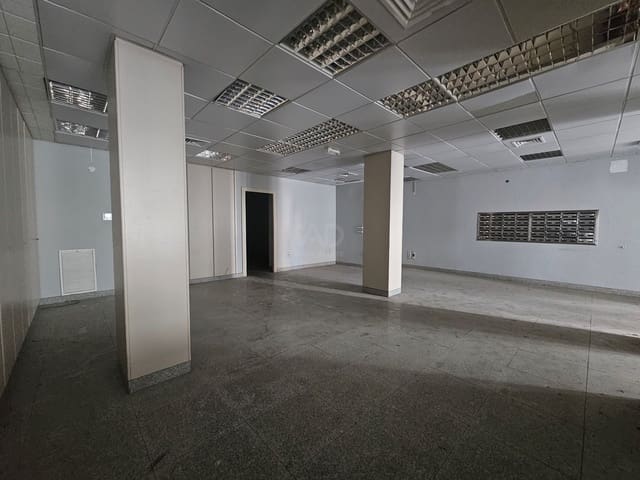 Commercial for sale in Granada city - € 90,000 (Ref: 9987672)