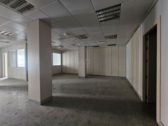 Commercial for sale in Granada city - € 90,000 (Ref: 9987672)
