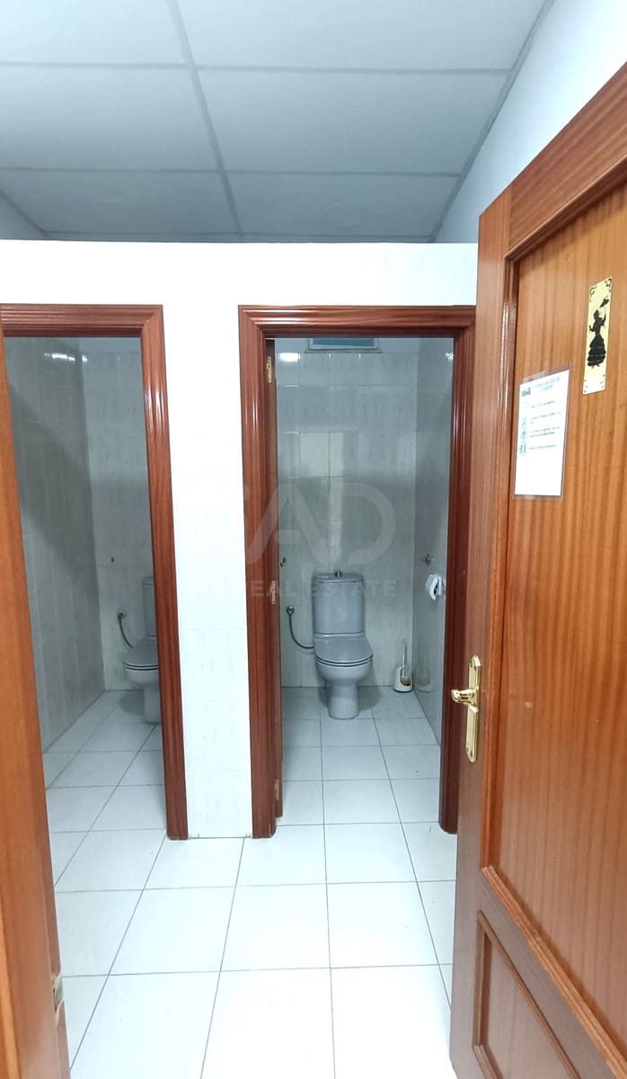 3 quarto Comercial para venda em Leao cidade - 180 000 € (Ref: 9987673)