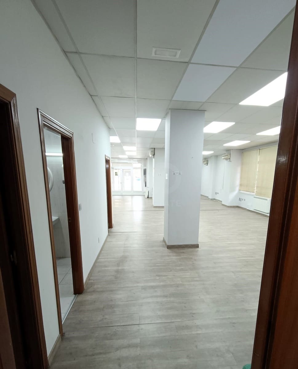 3 quarto Comercial para venda em Leao cidade - 180 000 € (Ref: 9987673)