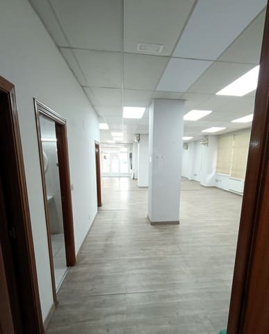3 slaapkamer Commercieel te koop in León stad - € 180.000 (Ref: 9987673)