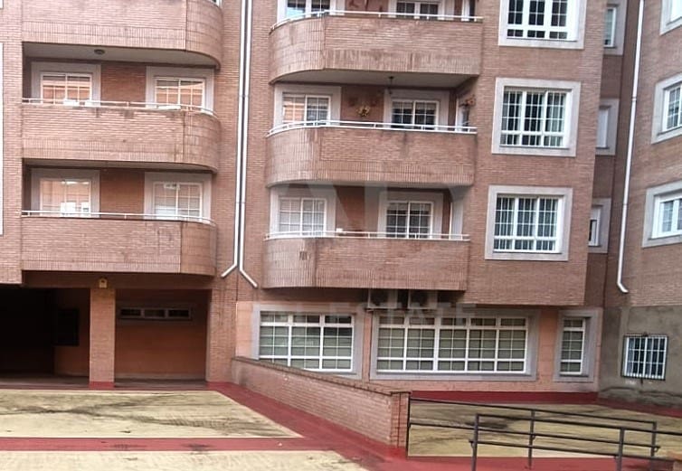 3 quarto Comercial para venda em Leao cidade - 180 000 € (Ref: 9987673)