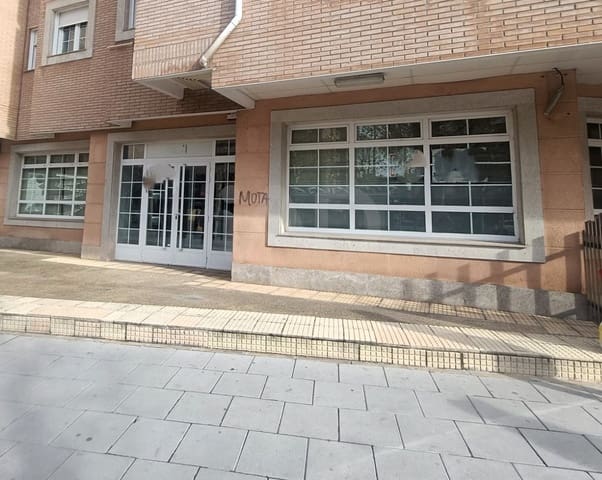 3 slaapkamer Commercieel te koop in León stad - € 180.000 (Ref: 9987673)