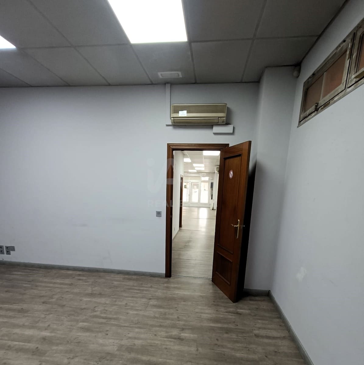 3 quarto Comercial para venda em Leao cidade - 180 000 € (Ref: 9987673)