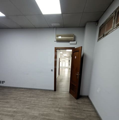 3 slaapkamer Commercieel te koop in León stad - € 180.000 (Ref: 9987673)