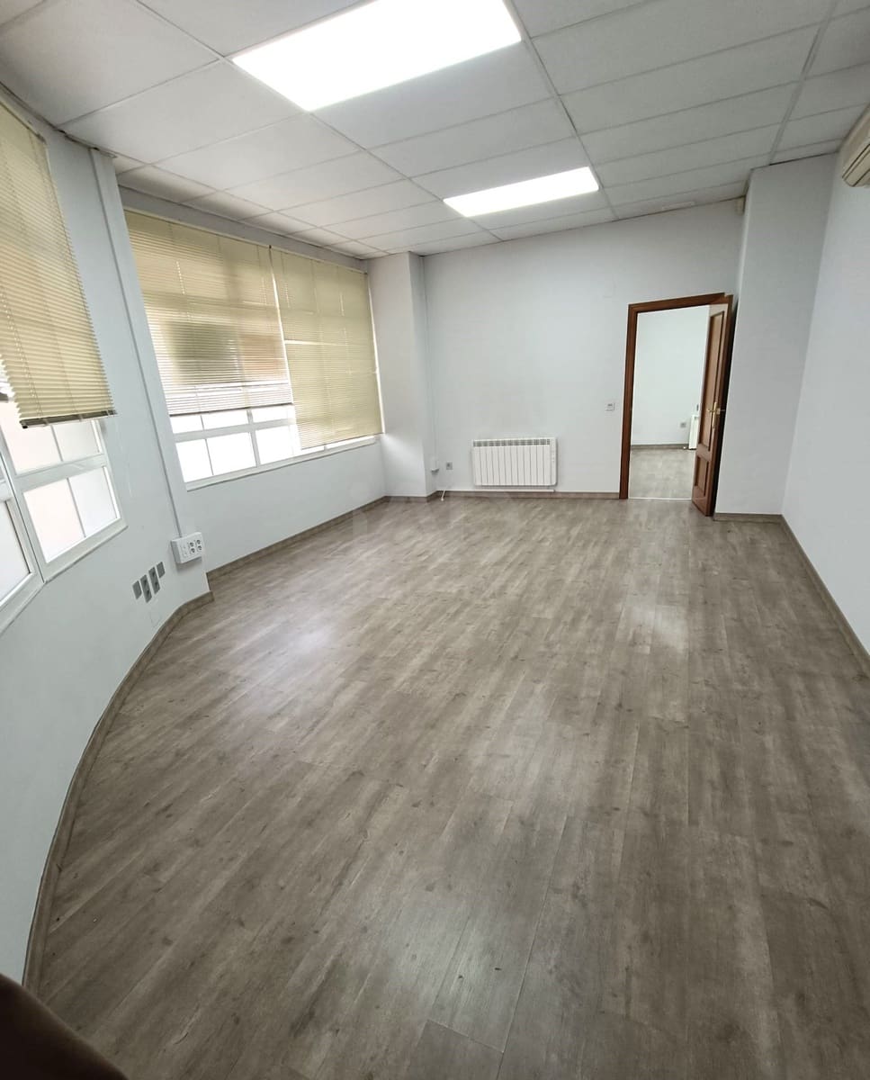 3 quarto Comercial para venda em Leao cidade - 180 000 € (Ref: 9987673)