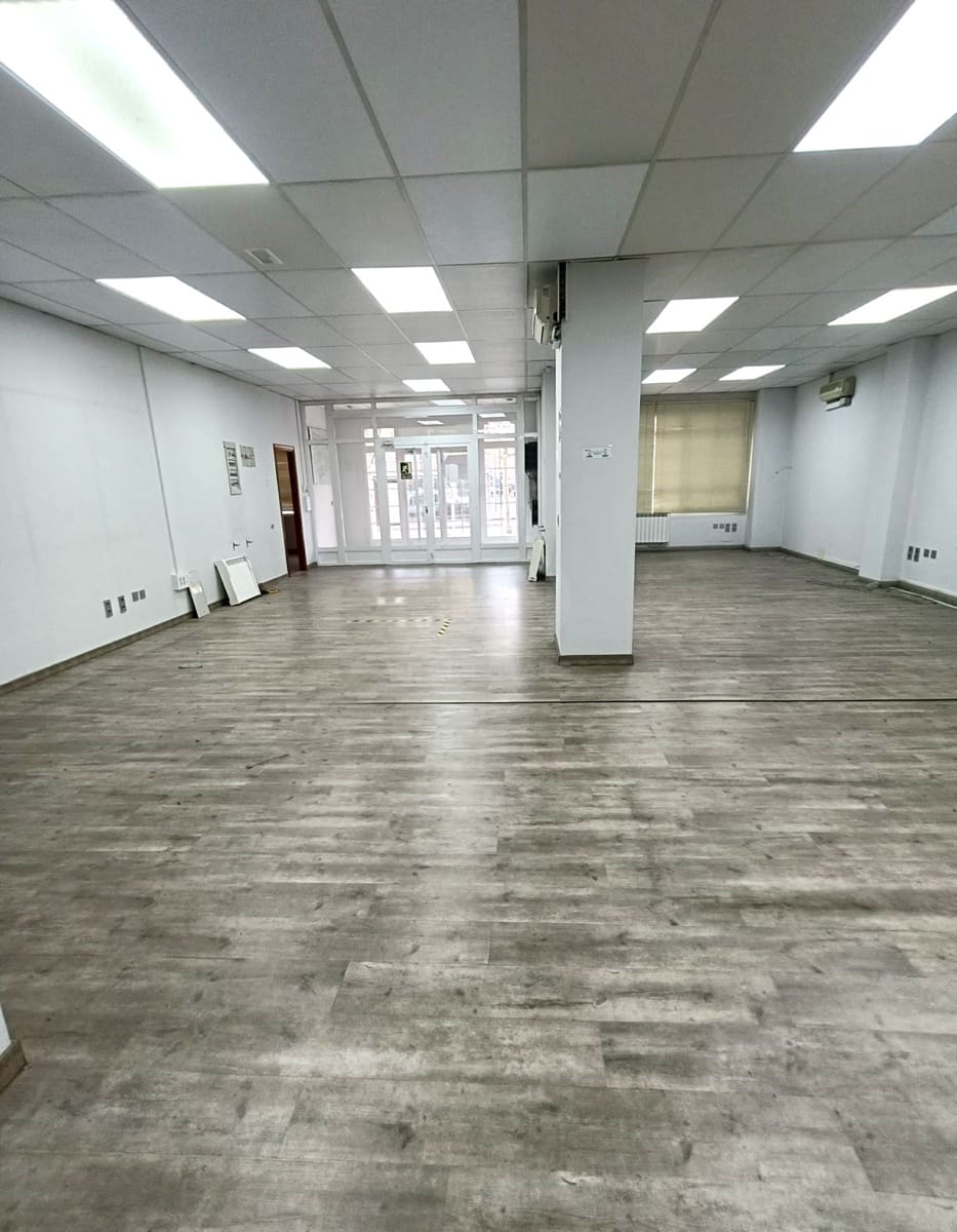 3 quarto Comercial para venda em Leao cidade - 180 000 € (Ref: 9987673)