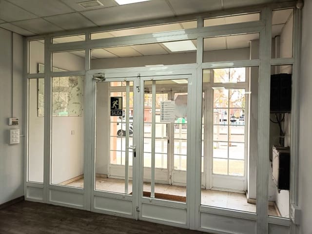 3 slaapkamer Commercieel te koop in León stad - € 180.000 (Ref: 9987673)