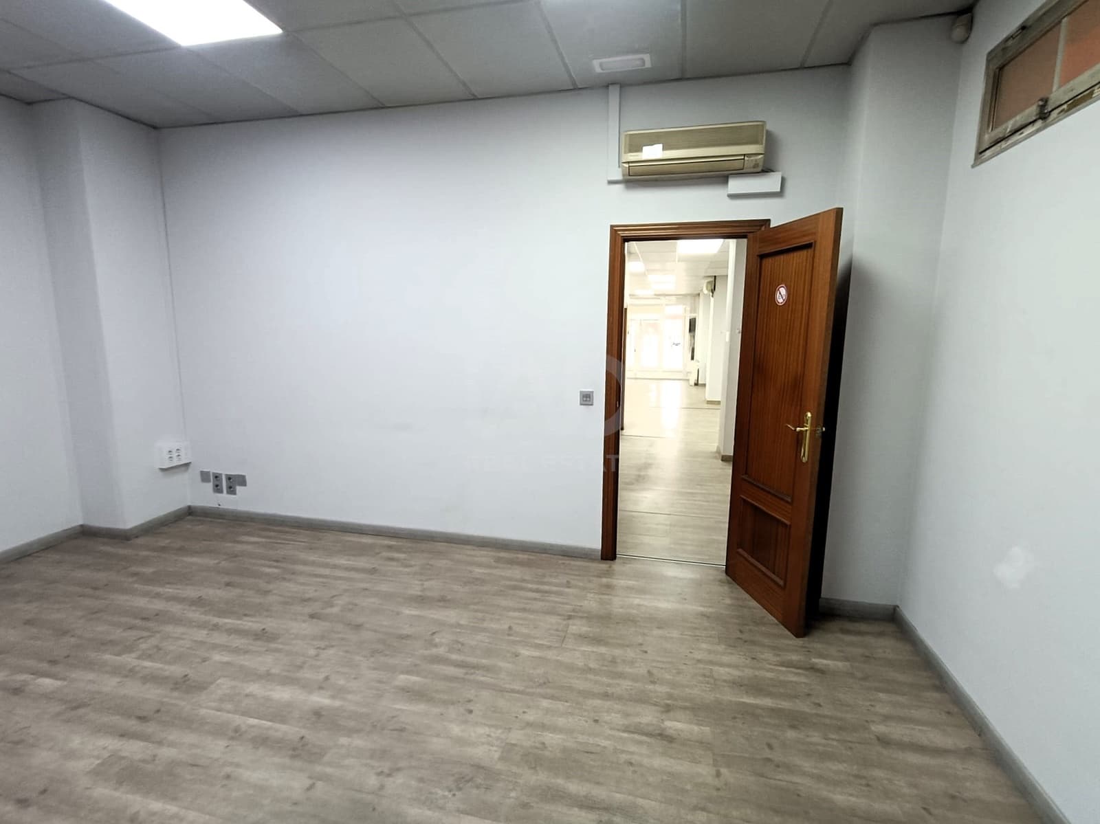 3 quarto Comercial para venda em Leao cidade - 180 000 € (Ref: 9987673)