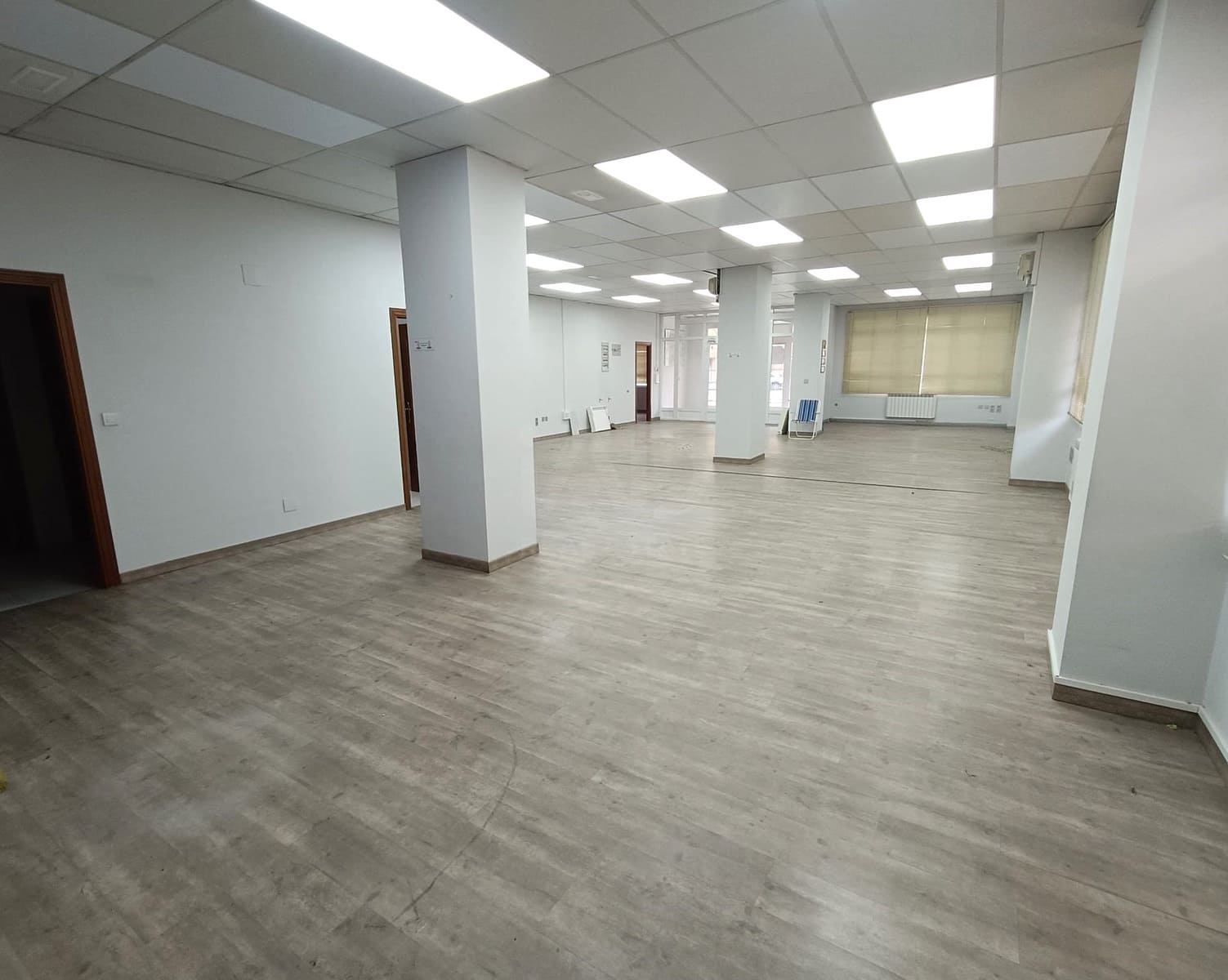 3 quarto Comercial para venda em Leao cidade - 180 000 € (Ref: 9987673)