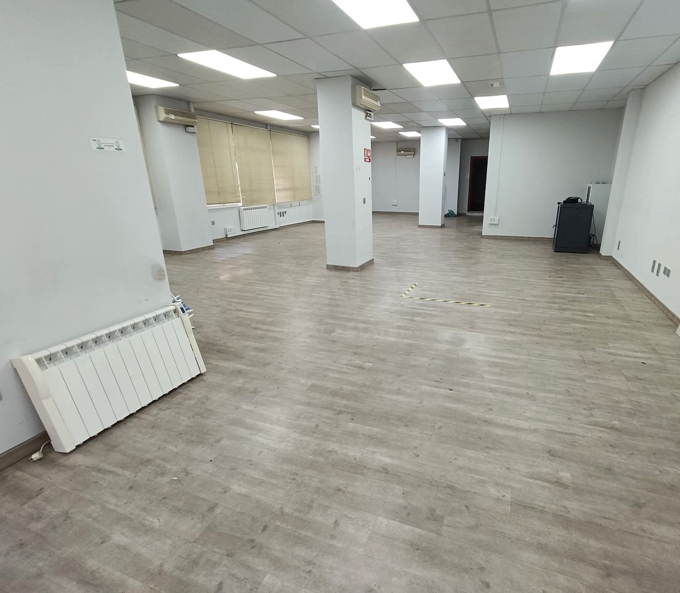 3 quarto Comercial para venda em Leao cidade - 180 000 € (Ref: 9987673)