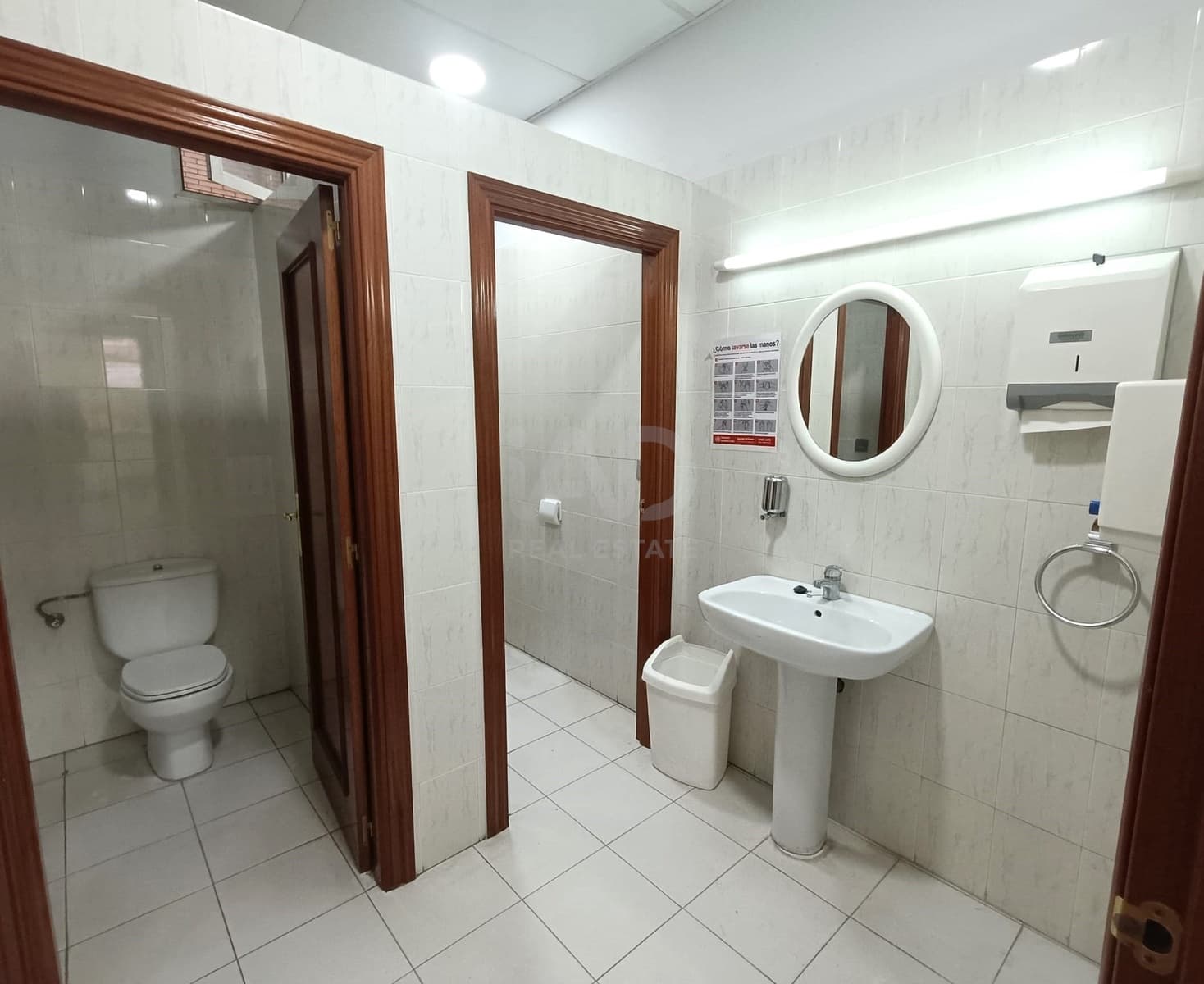 3 quarto Comercial para venda em Leao cidade - 180 000 € (Ref: 9987673)