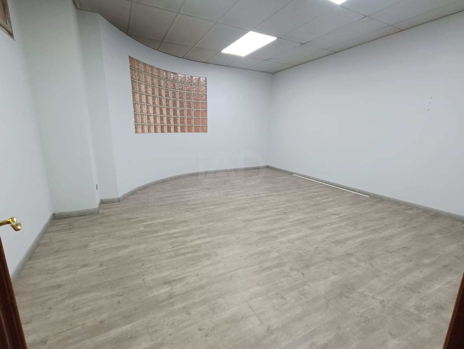 3 quarto Comercial para venda em Leao cidade - 180 000 € (Ref: 9987673)