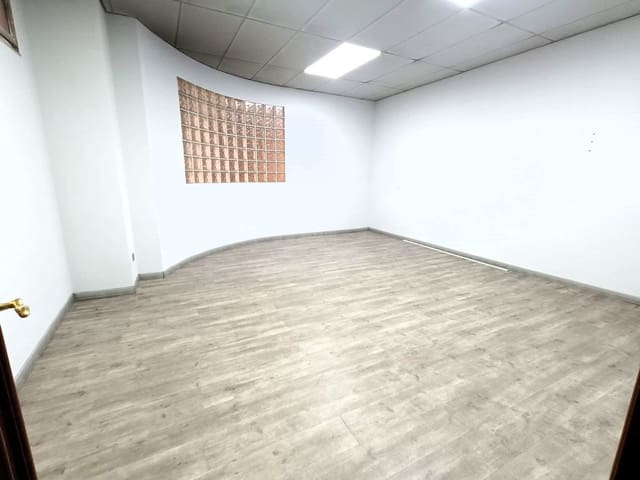 3 makuuhuone Kaupallinen myytävänä paikassa León kaupunki - 180 000 € (Ref: 9987673)
