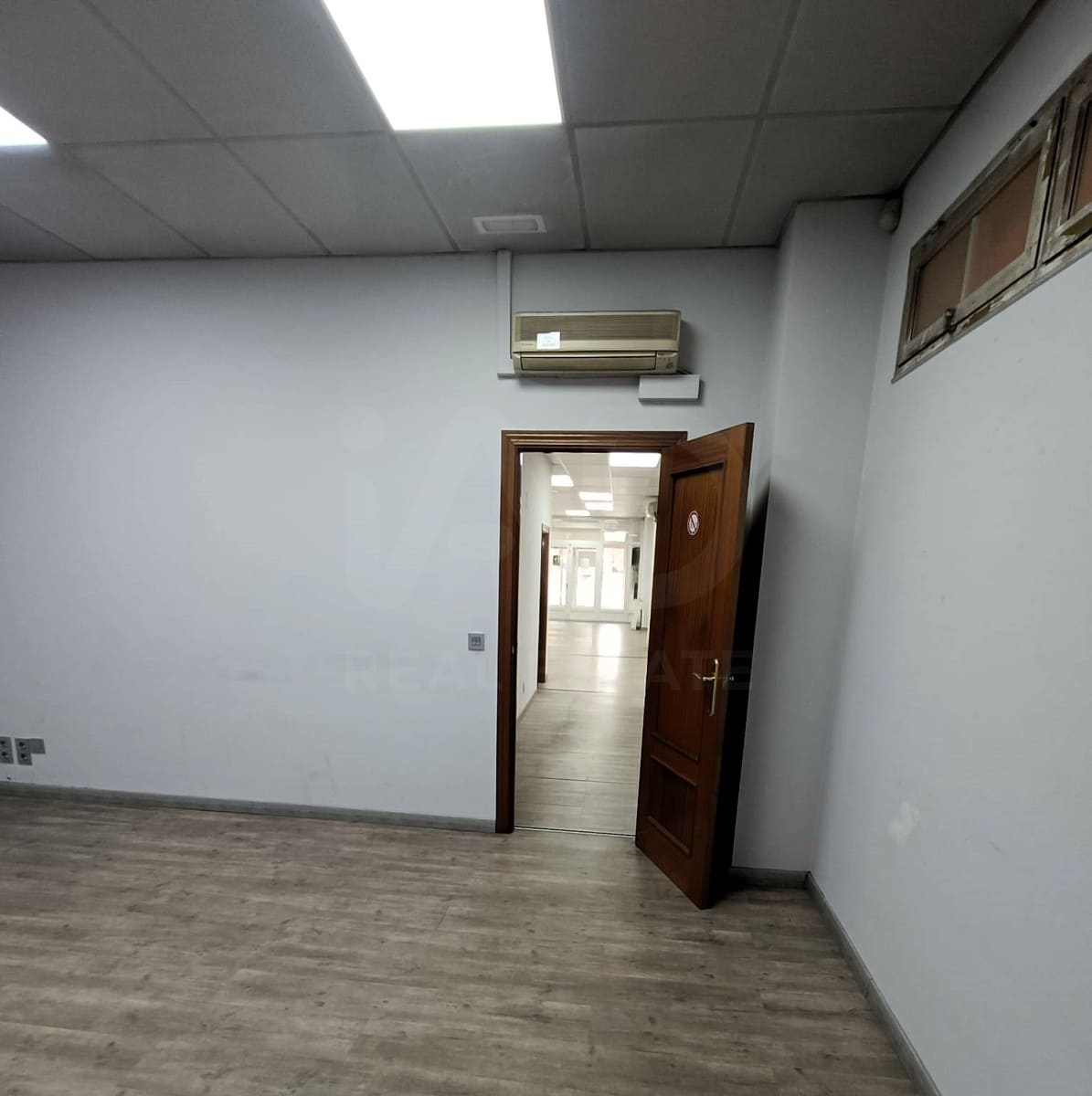 3 bedroom Commercial for sale in Leon city - € 180,000 (Ref: 9987673)