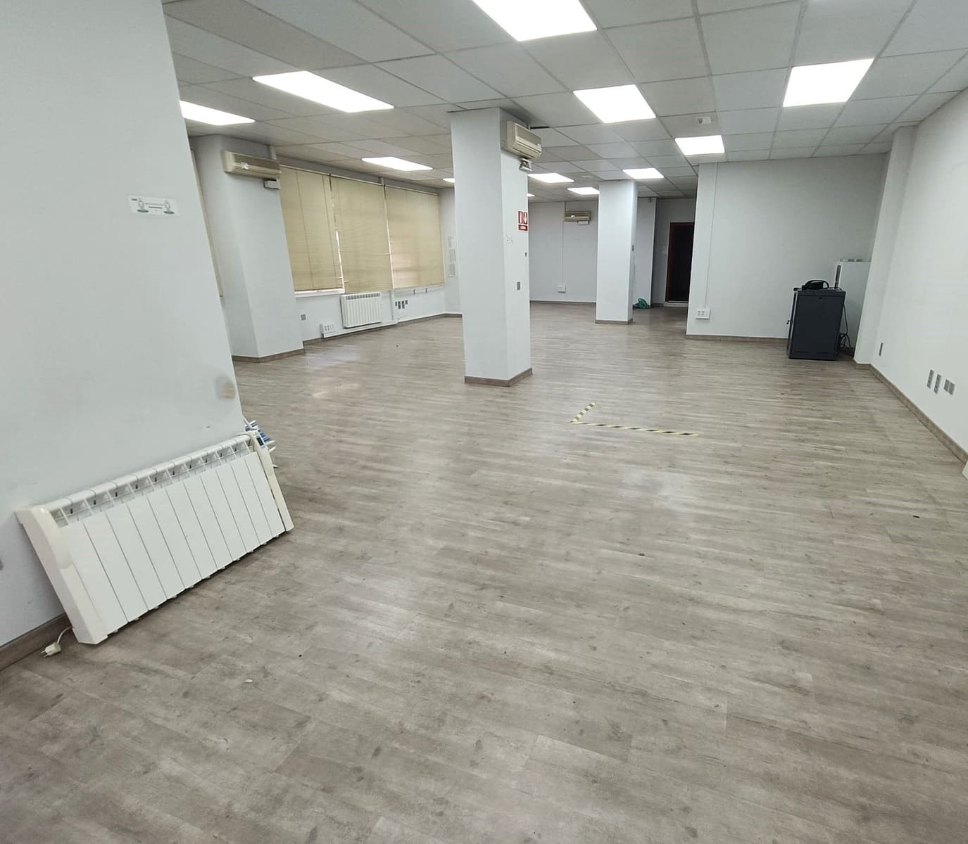 3 bedroom Commercial for sale in Leon city - € 180,000 (Ref: 9987673)