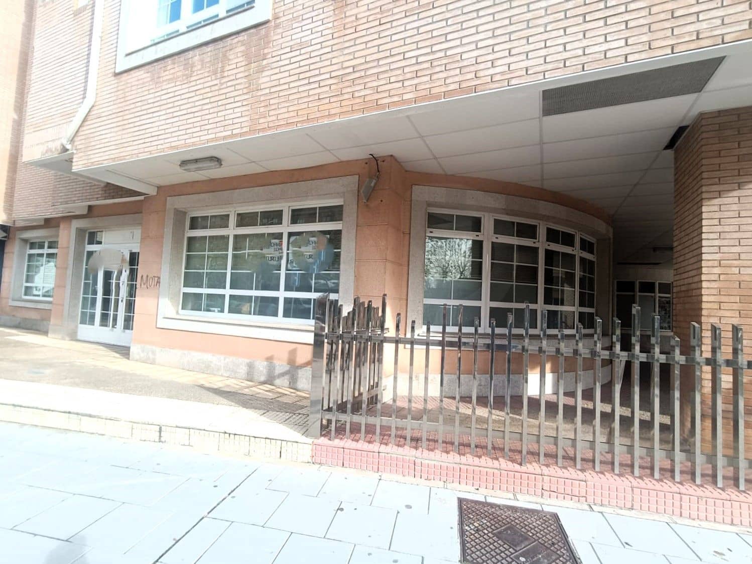 3 bedroom Commercial for sale in Leon city - € 180,000 (Ref: 9987673)