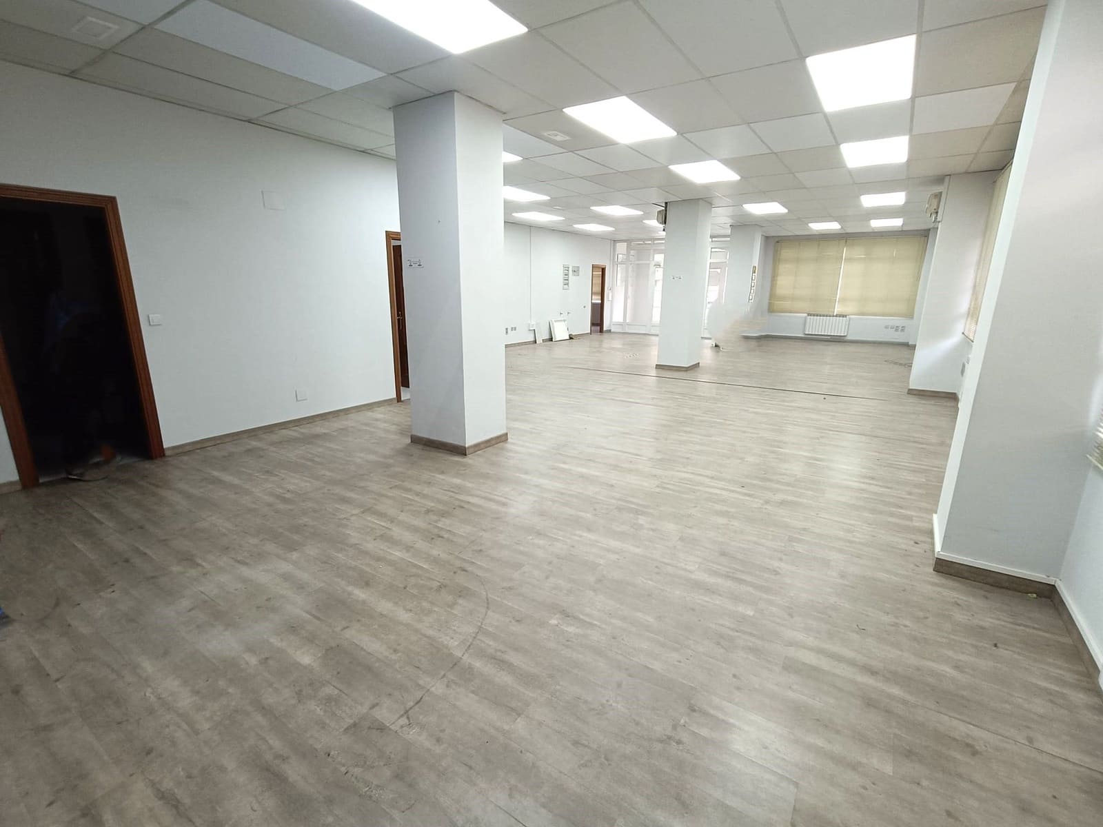 3 bedroom Commercial for sale in Leon city - € 180,000 (Ref: 9987673)